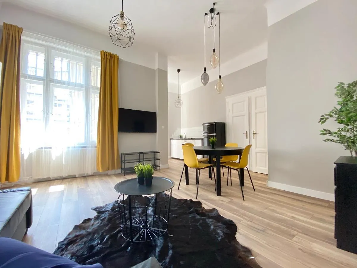 Standard Apartment By Hi5 - 2 Bedroom Suite In The Center Budapeszt 0*,  Węgry
