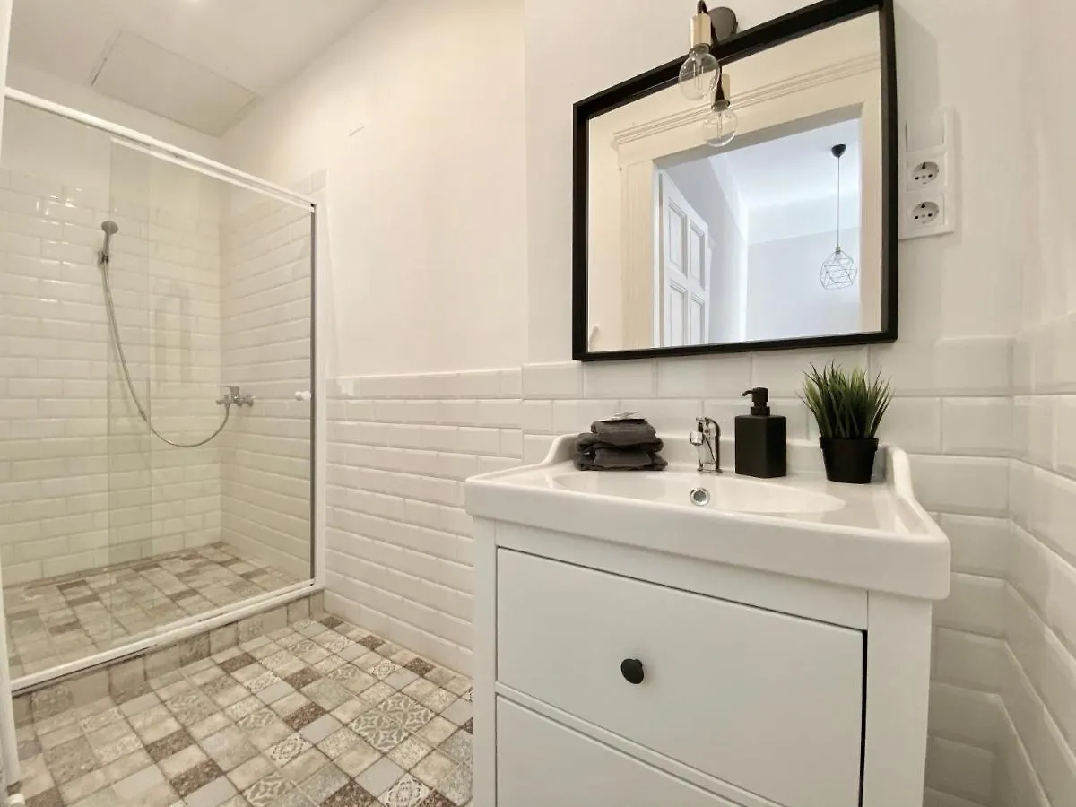 Standard Apartment By Hi5 - 2 Bedroom Suite In The Center Budapeszt